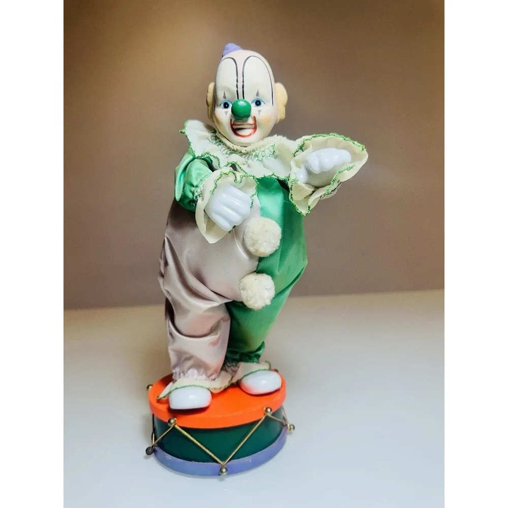 Victoria Ashlea Originals Benny Clown Music Box Plays Send In The Clowns